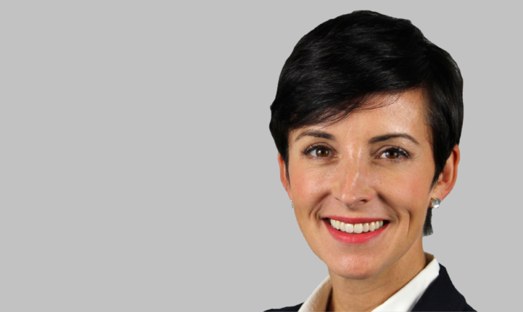 en person, der udgør for kameraet
