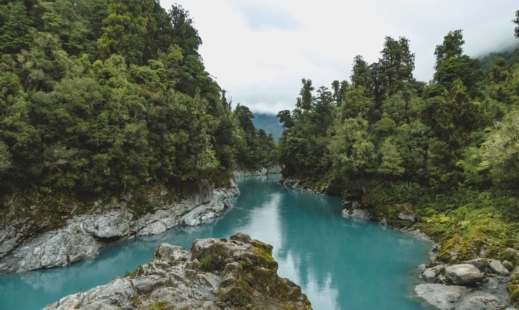een illustratief natuurbeeld met water