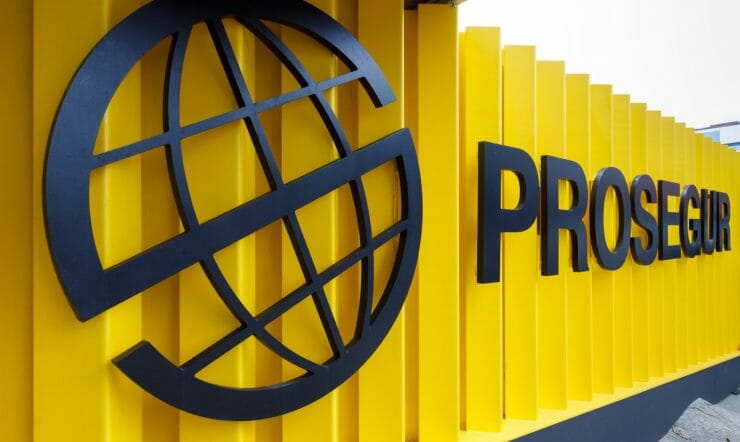 contenedor de carga con el logo de prosegur